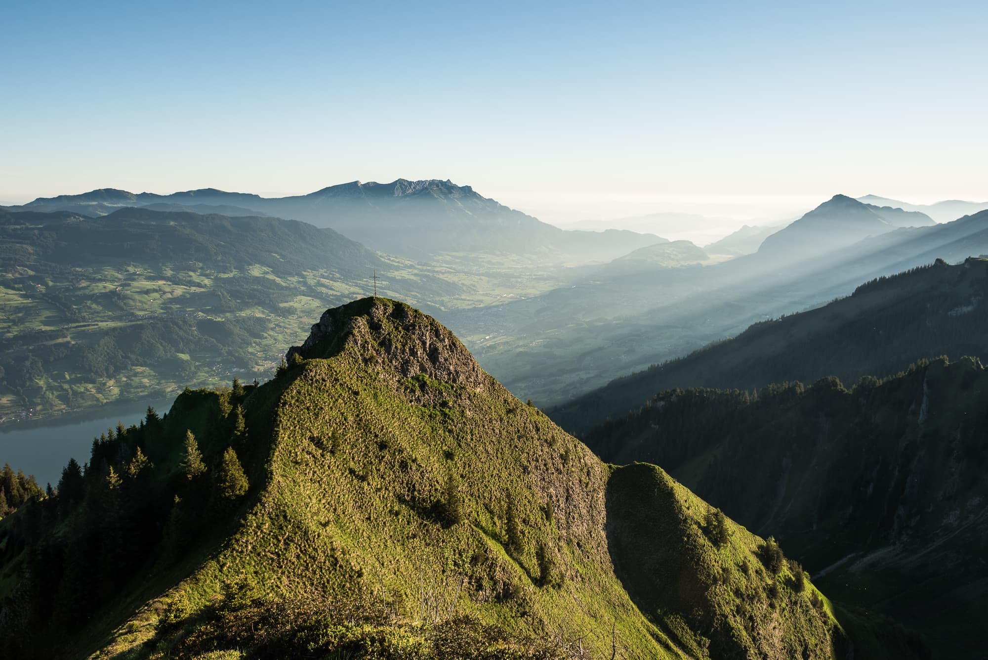 Treppenhaus im Schatten